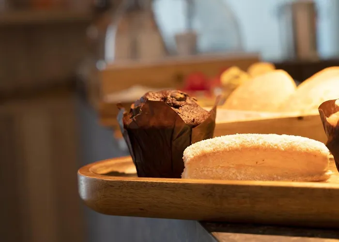 Le Di Costanza Чефалу