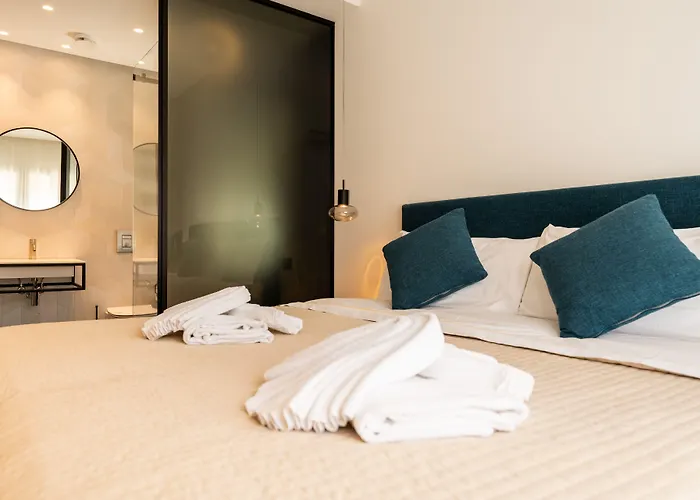 Le Di Costanza Чефалу