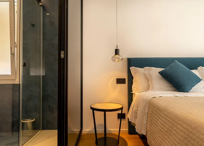 Le Di Costanza Чефалу